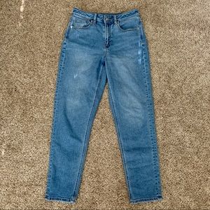 American Eagle mom jean